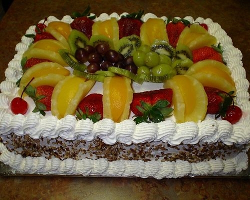 Cómo decorar un pastel de frutas?