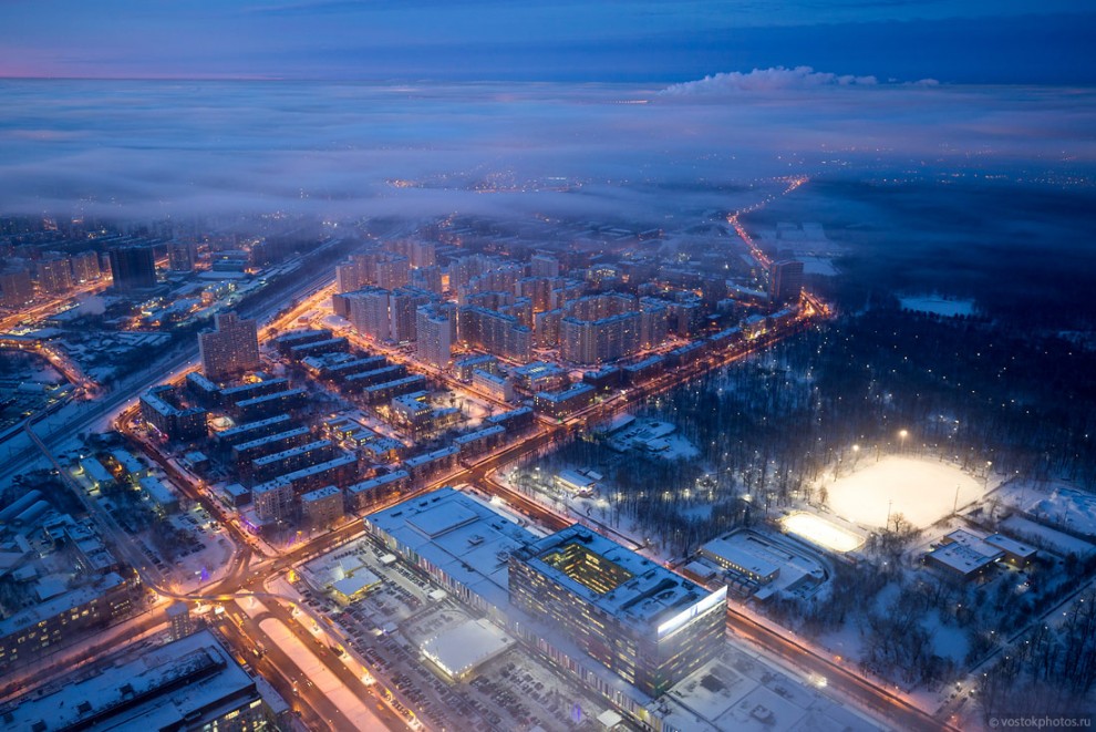 Moscú en una vista de niebla desde la torre de televisión Ostankino
