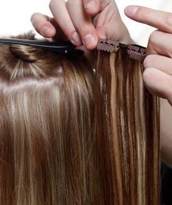 ¿Cómo unir el cabello a las horquillas?