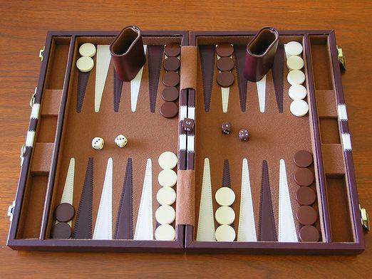¿Cuántas fichas hay en backgammon?
