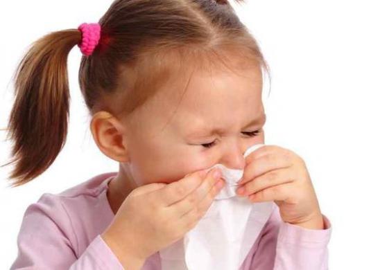 Cómo tratar un resfriado en un niño?