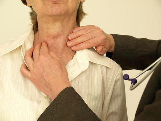Cómo tratar la glándula tiroides?